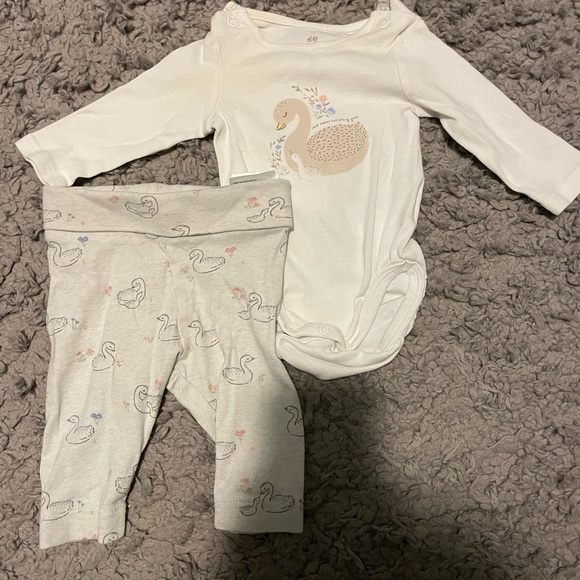 3/$20 H&M White Swan Onesie and Pants Set - Picture 1 of 3